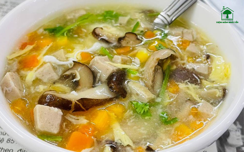 3 Món Ngon Từ Nấm Hương Hữu Cơ Mà Ai Cũng Làm Được 4 Súp gà nấm hương